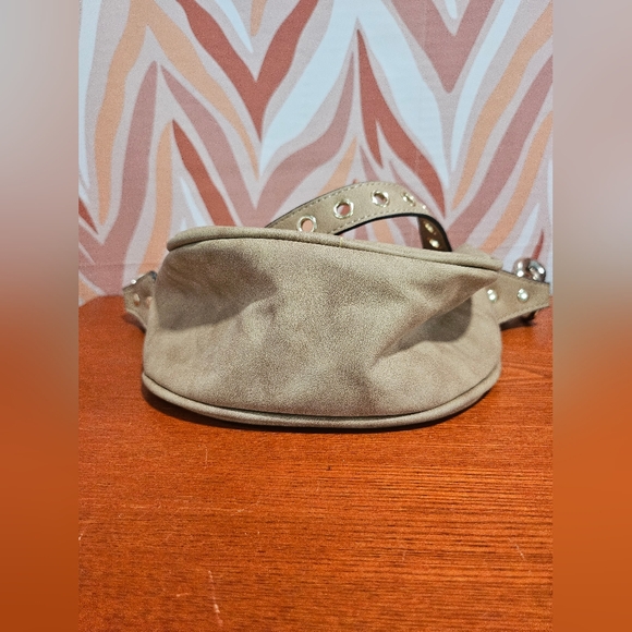 True Religion Shoulder Bag with Gold Chain - Picture 7 of 9